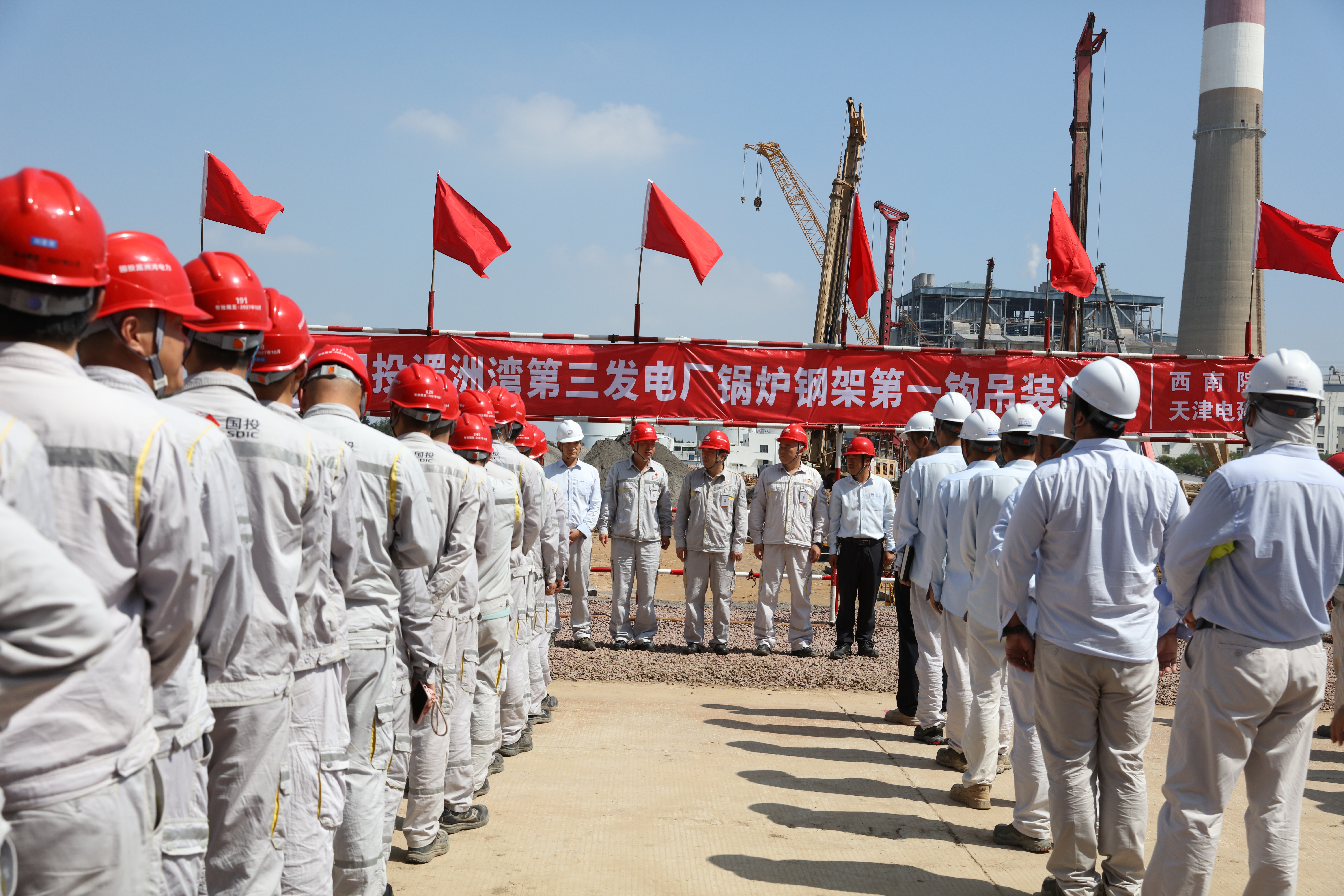 国投湄洲湾第三发电厂2×660MW机组项目#6机组锅炉钢结构首吊顺利完成!项目建设进入新阶段